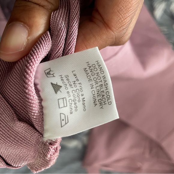 Pink halter bodycon dress with tiered hem - Picture 10 of 11